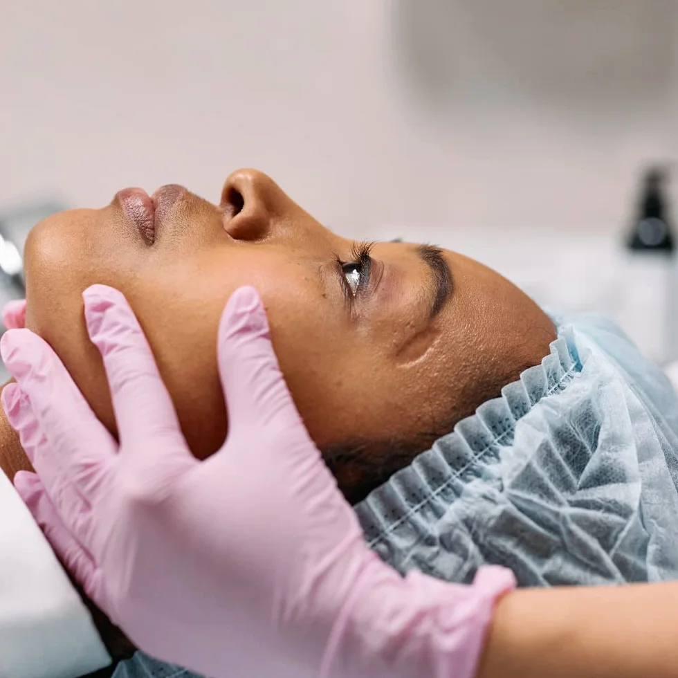 MERCATOR MEDICAL NITRYLEX Rękawiczki jednorazowe z nitrylu, różowe, bezpudrowe rękawiczki na wyciągnięcie ręki, 100 sztuk, nitrylowe rękawiczki z mikrotekstury, rozmiar L, kolor różowy