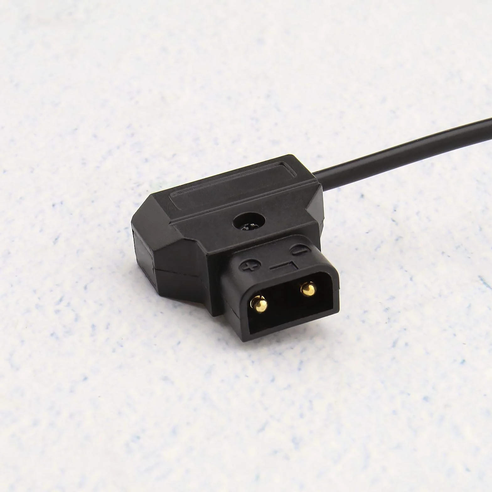 D-TAP 2-biegunowy męski na DC 5,5 x 2,1 mm złącze kątowe spirala kabel zasilający 50 cm do aparatu cyfrowego BMCC BMPCC 4K czarny